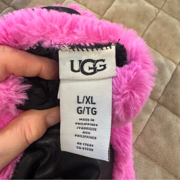 UGG Bright Pink Fuzzy Mittens - Picture 3 of 5